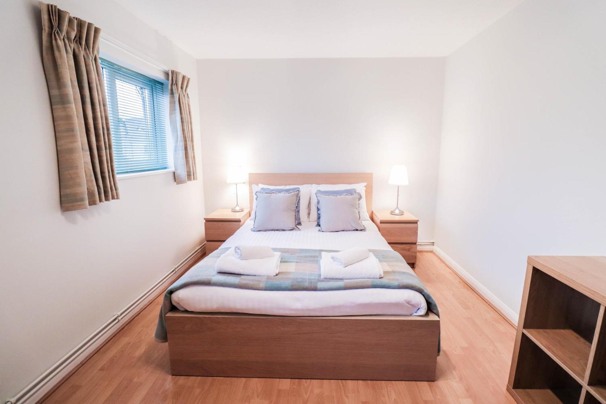 Bright And Spacious Contractor House L Parking! Borehamwood Exterior foto