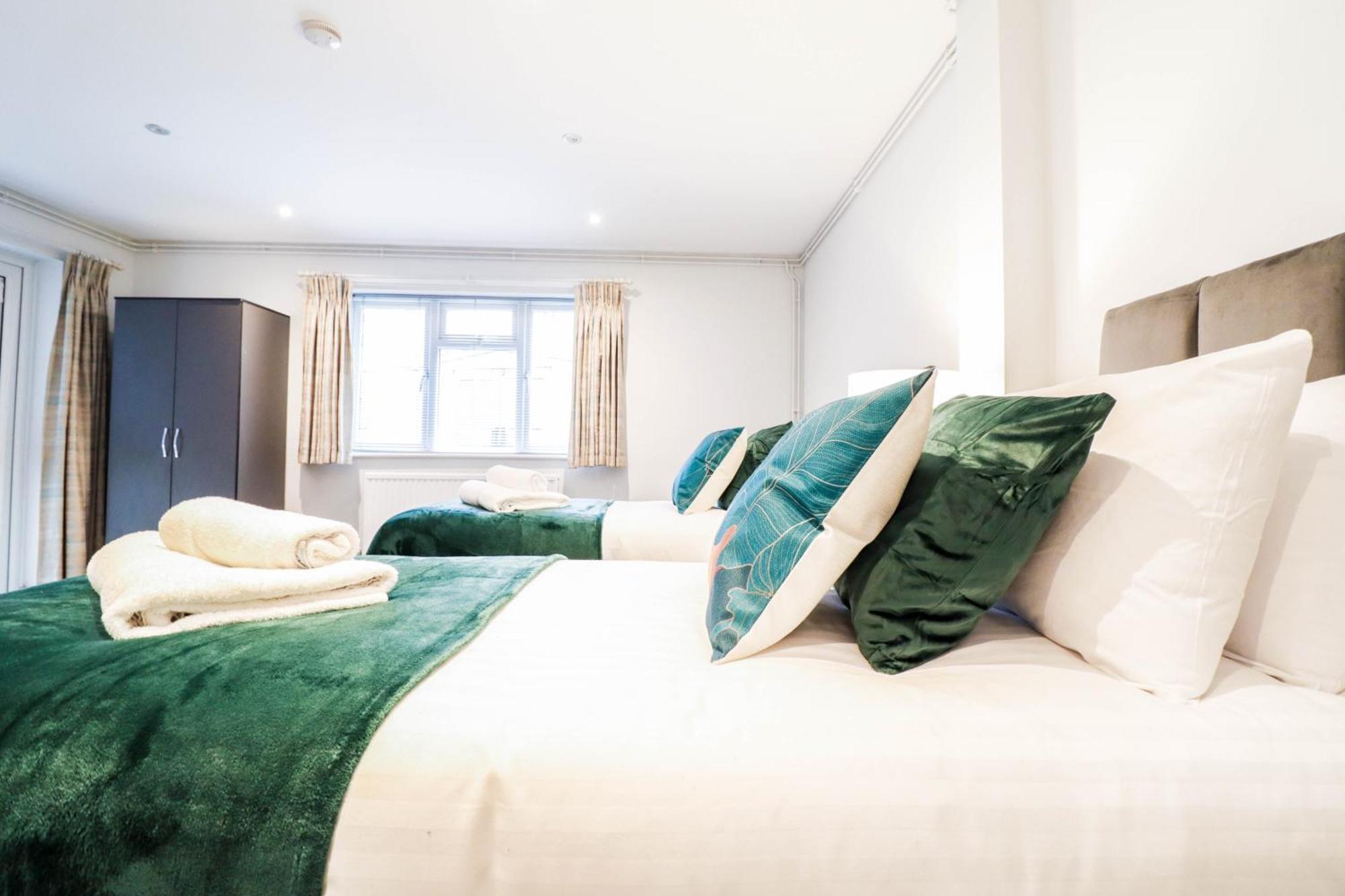 Bright And Spacious Contractor House L Parking! Borehamwood Exterior foto
