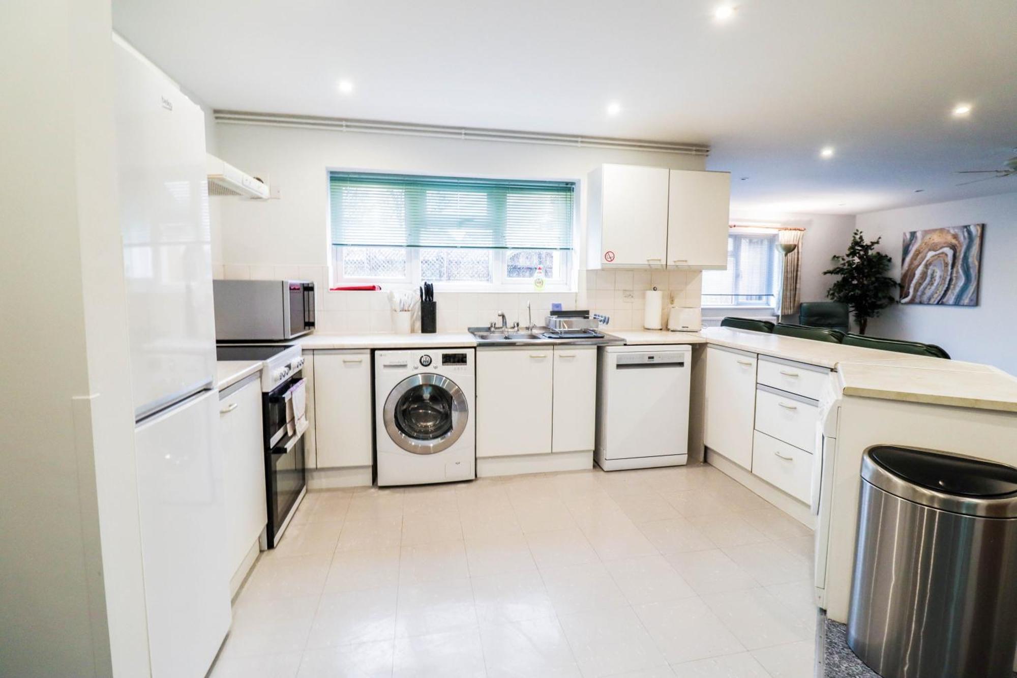 Bright And Spacious Contractor House L Parking! Borehamwood Exterior foto