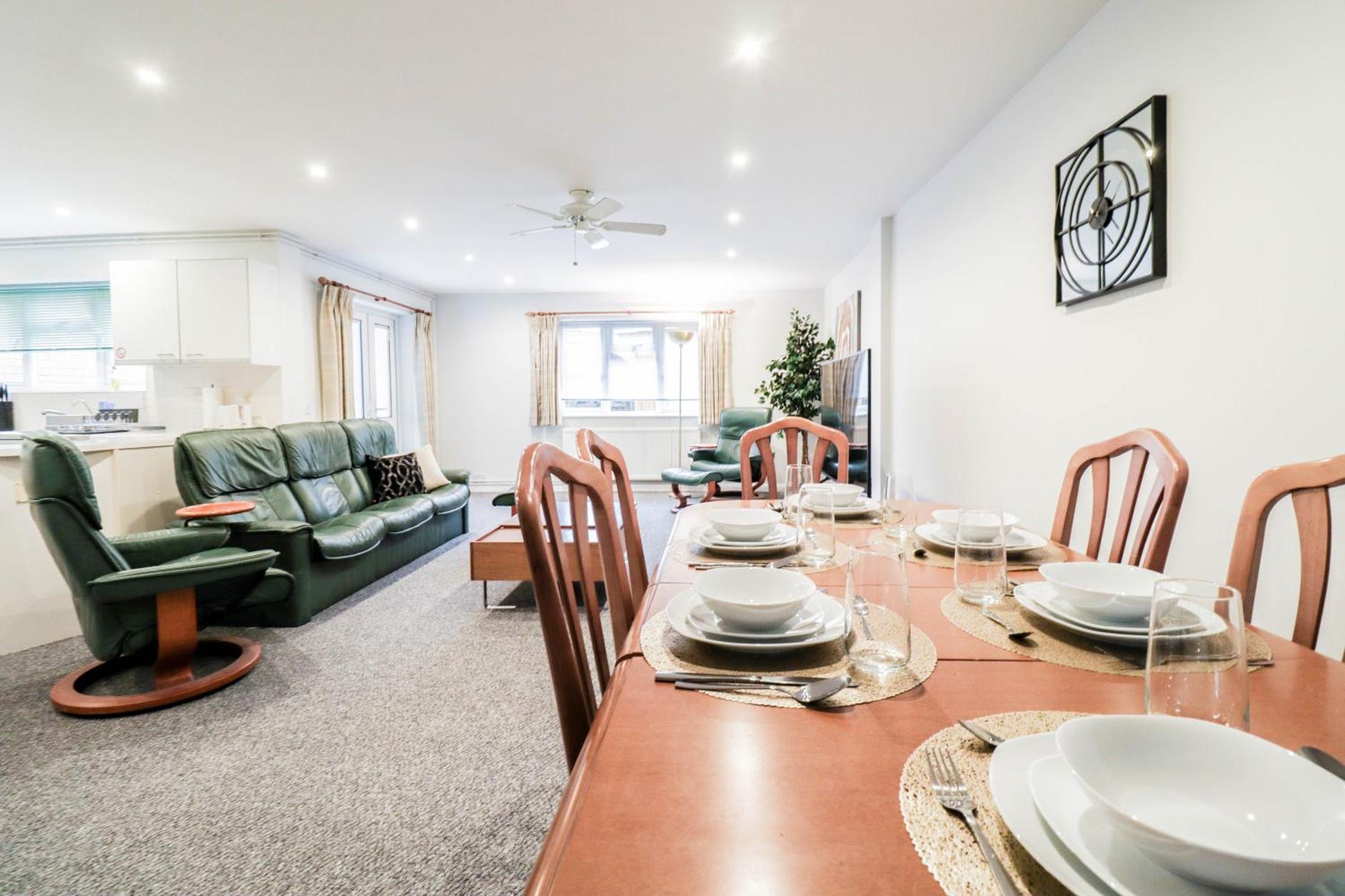 Bright And Spacious Contractor House L Parking! Borehamwood Exterior foto