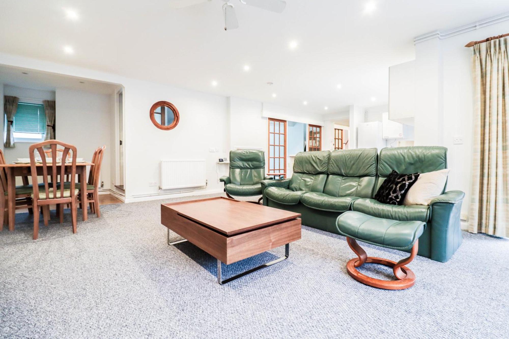 Bright And Spacious Contractor House L Parking! Borehamwood Exterior foto